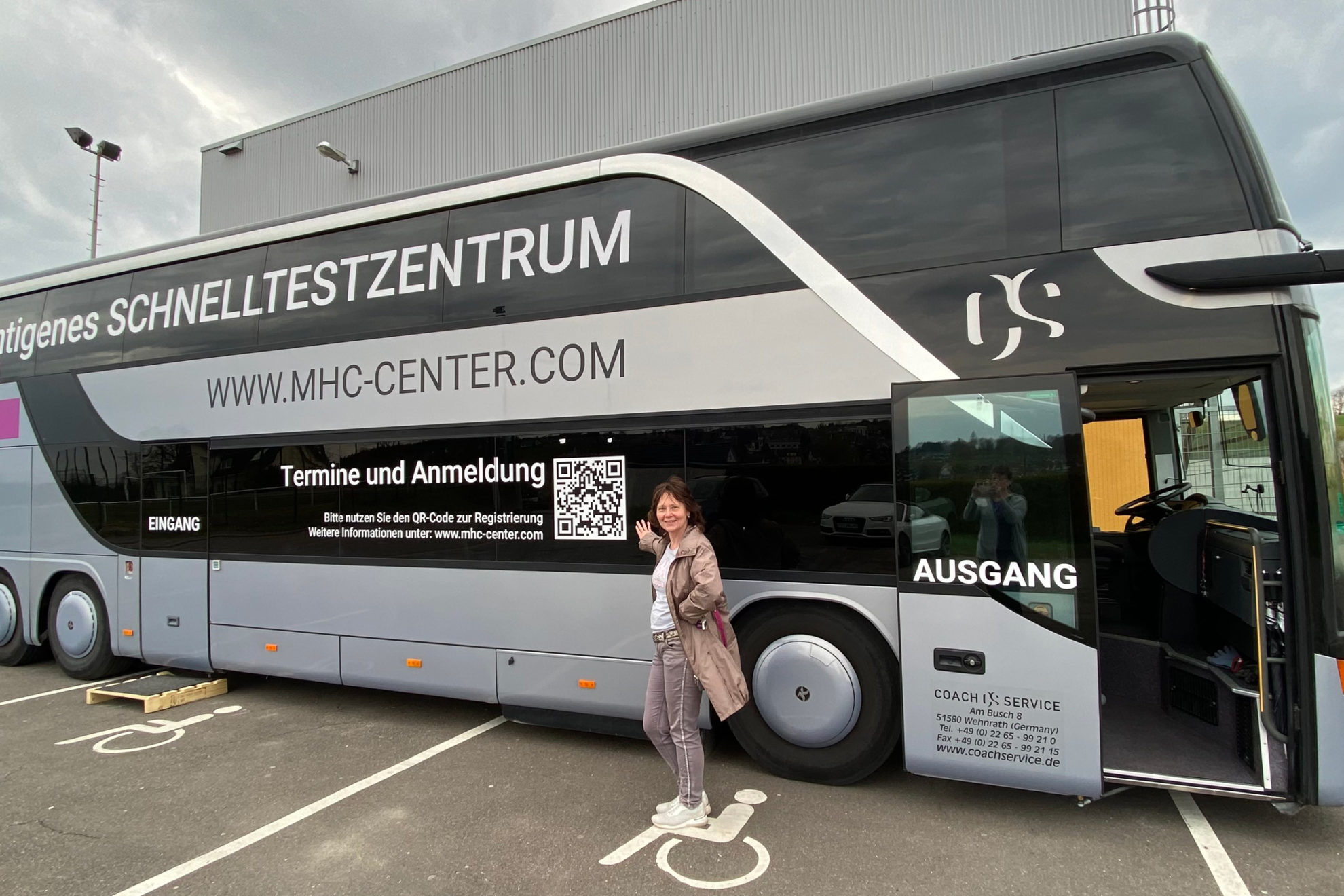 Birgit Meckel am Schnelltestbus